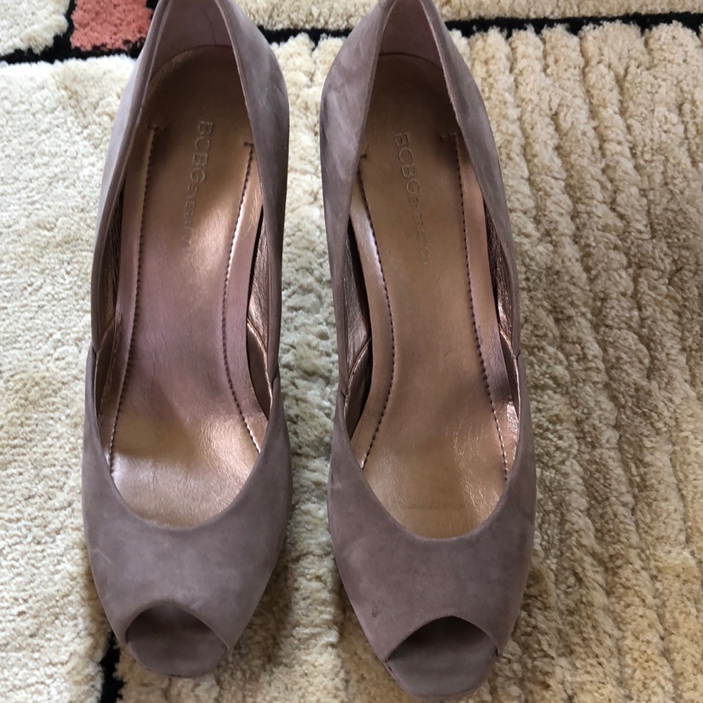 BCBG Womens Peeptoe Shoes-Brown/taupe Color 6